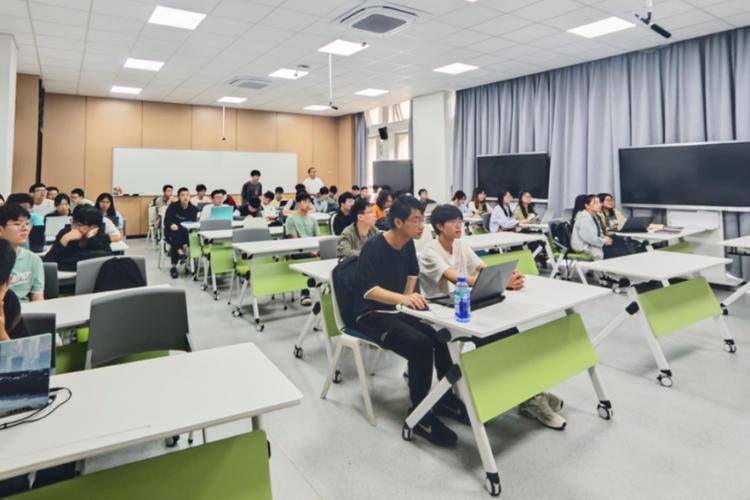 西南石油大学计算机与软件学院与青软集团合作,组织200余名软件工程